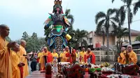 Ratusan umat Budha di Tangerang, lakukan persiapan Upacara Perayaan Ulambana atau Cioko di Klenteng Boen San Bio.