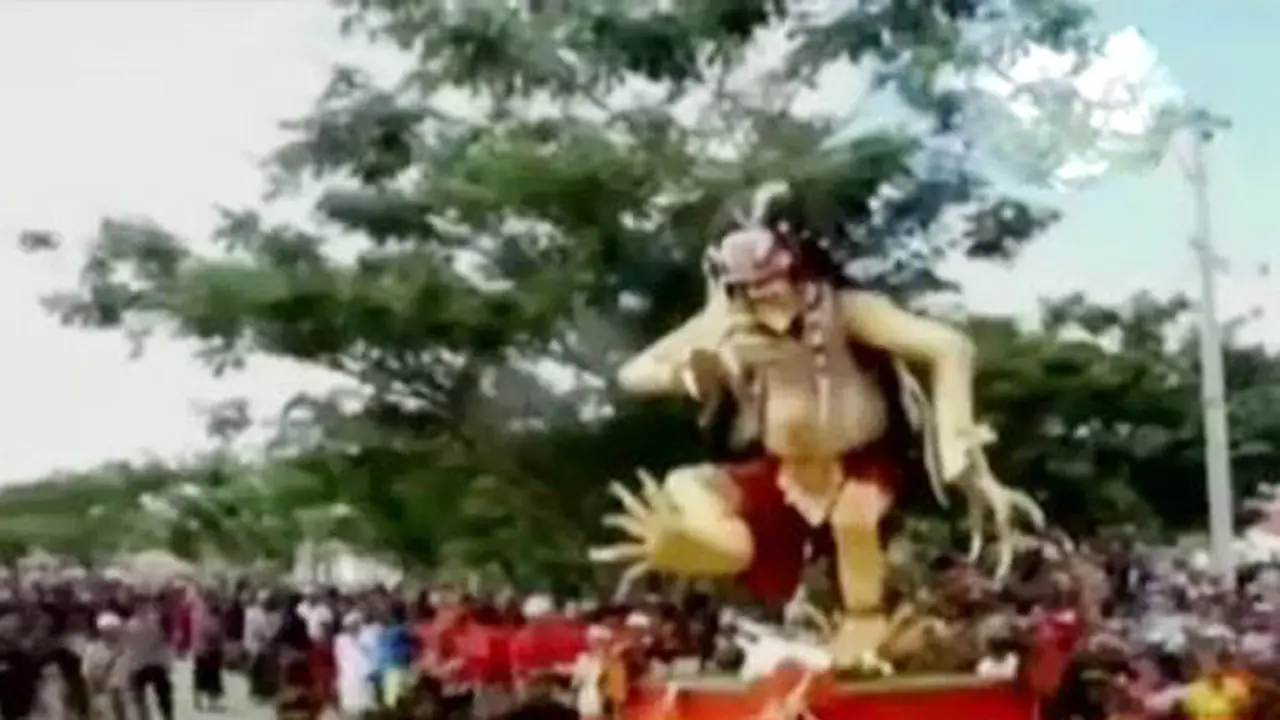  Ogoh-Ogoh Diarak Keliling Mamuju Jelang Hari Raya Nyepi