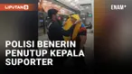 Aksi Polisi Qatar tertangkap kamera amatir. Ia membantu suporter Timnas Ekuador untuk pasang penutup kepala yang dipakai untuk meriahkan ajang Piala Dunia 2022.