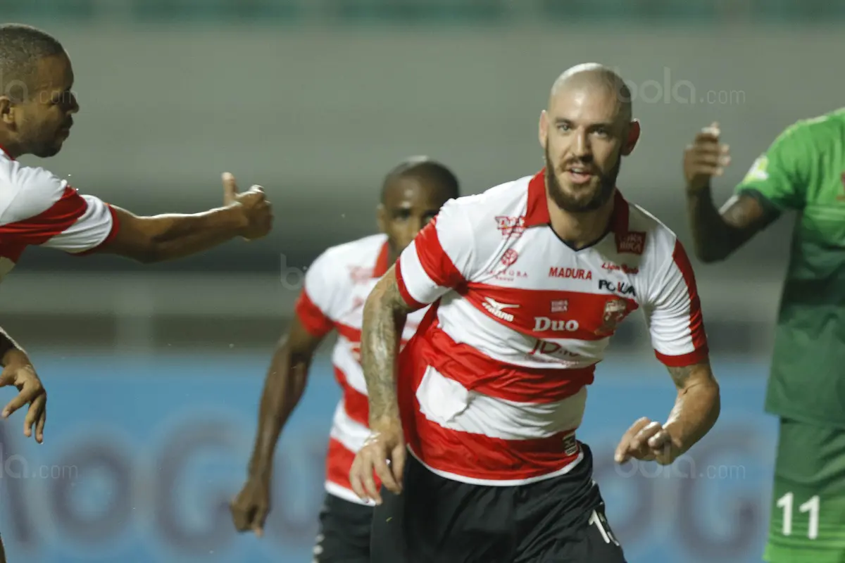 Gelandang Madura United, Dane Milovanovic