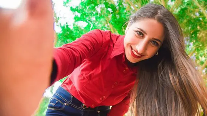 Foto selfie membuat hidung tampak besar/copyright Pexels.com