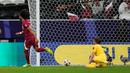 Gol semata wayang kemenangan Qatar atas Tajikistan dicetak penyerang sayap Akram Afif pada menit ke-17 usai memanfaatkan umpan terobosan Almoez Ali. (AP Photo/Aijaz Rahi)