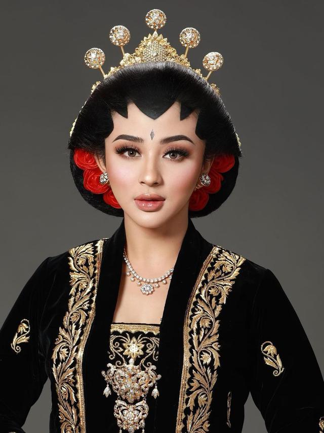 Pesona 7 Selebriti Indonesia Bergaya ala Pengantin Jawa, Bikin Pangling