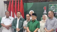 Cawapres nomor urut 01, Muhaimin Iskandar atau Cak Imin saat menggelar konferensi pers di Kantor DPP PKB Jakarta Pusat, Senin (22/4/2024). (Liputan6.com/Lizsa Egeham)