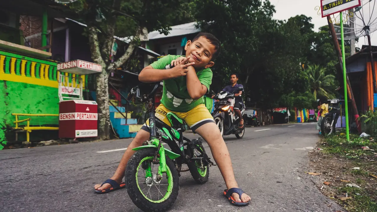 Ilustrasi anak bermain, liburan sekolah