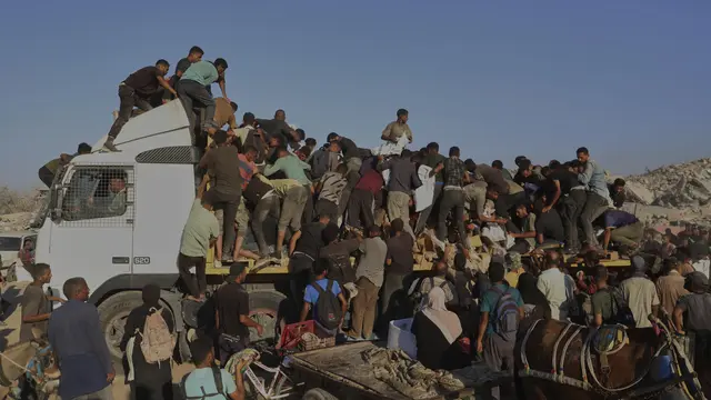 Warga Gaza Serbu Truk Pembawa Bantuan Kemanusiaan