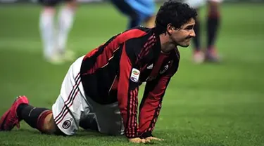 Alexandre Pato meringis kesakitan ketika AC Milan menjamu Palermo pada laga Serie A di San Siro, Milan, 10 November 2010. AFP PHOTO/OLIVIER MORIN