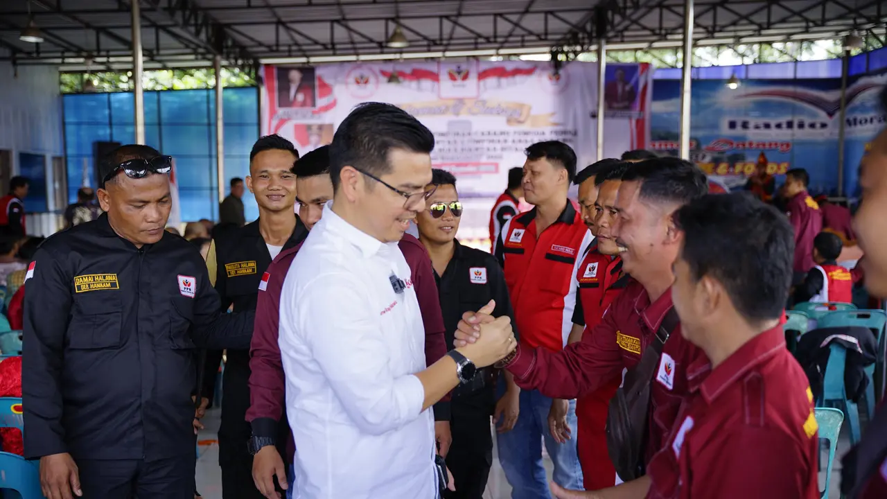 Staf Khusus Menteri Hukum dan HAM Bane Raja Manalu saat menghadiri pelantikan DPC PPN Pematang Siantar dan PAC PPN Siantar Sitalasari di Mora Cafe Jalan SM Raja, Pematangsiantar. (Istimewa)