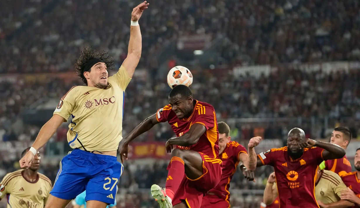 Babak kedua, pergantian dilakukan AS Roma dengan memasukkan gelandang serang Lorenzo Pellegrini. (AP Photo/Alessandra Tarantino)