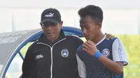 Pelatih Arema U-19, Joko Susilo. (Bola.com/Iwan Setiawan)