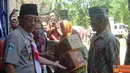 Citizen6, Ponorogo: Bupati ponorogo memberikan bantuan secara simbolis. (Pengirim: Aprilia)