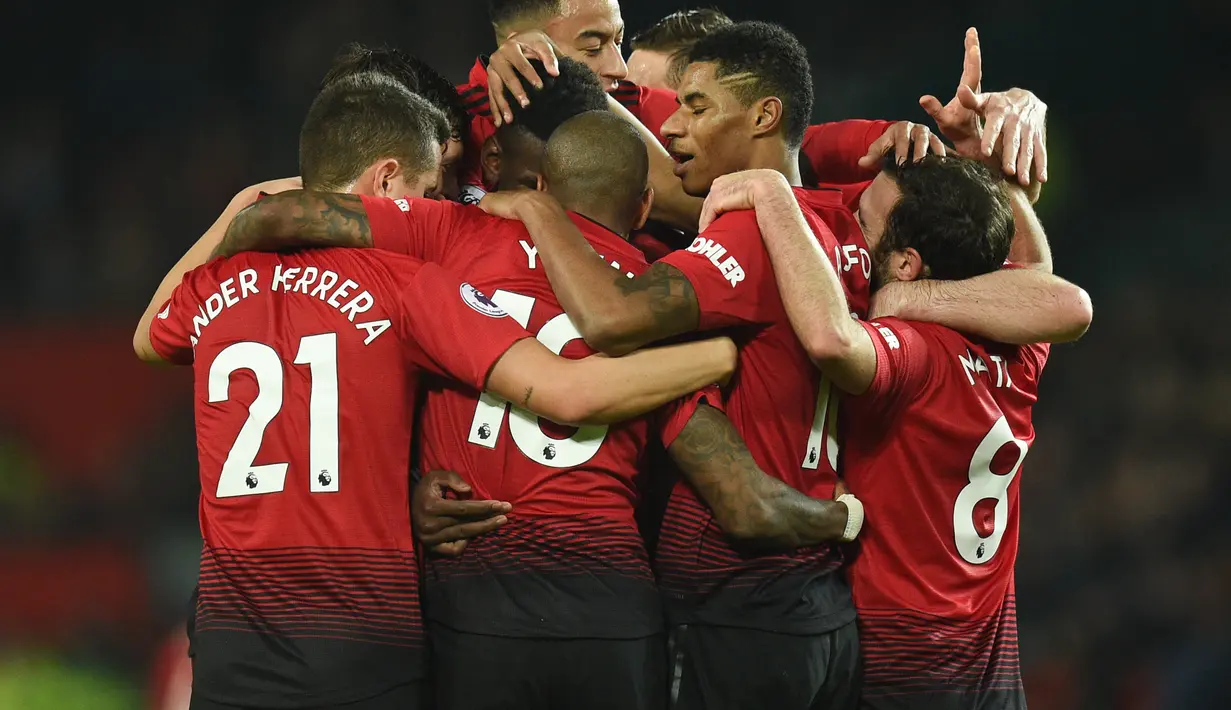 2. Manchester United – Gelar juara Liga Inggris sepertinya akan sulit dikejar. Namun MU masih bisa menembus empat besar musim ini. Tentunya dengan catatan membeli bek handal yang memberikan kenyaman di lini belakang, (AFP/Oli Scarff)
