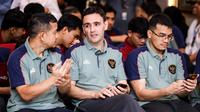 Pelatih Timnas futsal Indonesia, Hector Souto saat menghadiri acara acara audiensi dengan Menpora yang berlangsung di Kemenpora, Senayan, Jakarta, Selasa (12/11/2024) WIB. (Bola.com/Bagaskara Lazuardi)