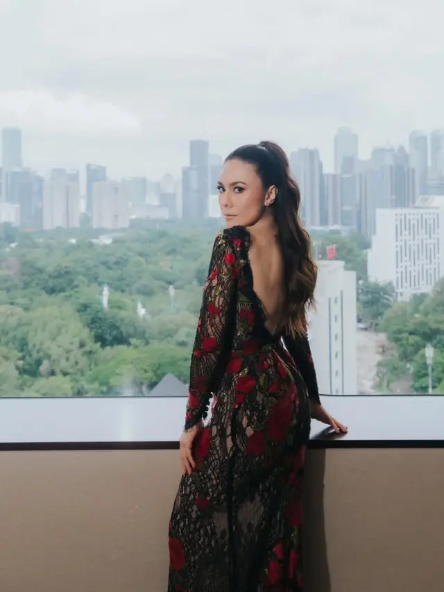 Inspirasi Prom & Gala Look yang Timeless ala Wulan Guritno (Instagram/@wulanguritno)