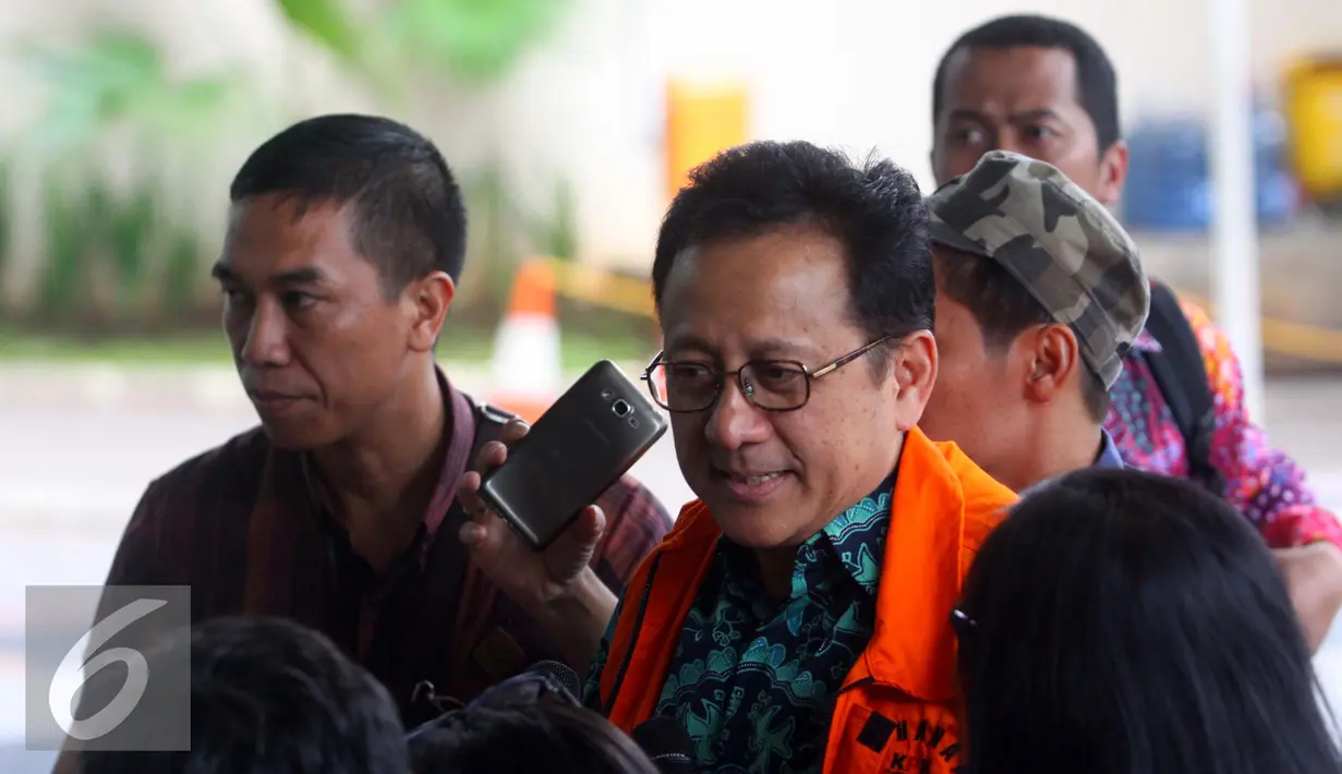 Irman Gusman saat tiba untuk jalani pemeriksaan di KPK, Jakarta, (4/10). Irman diperiksa sebagai saksi tersangka Memei, isteri dari tersangka Direktur Utama CV Semesta Berjaya Xaveriandy Sutanto (Tanto) dalam kasus yang sama. (Liputan6.com/Helmi Afandi)