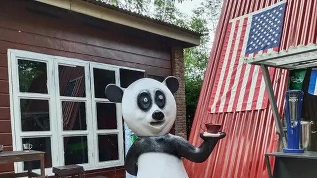 6 Patung Panda Ini Nyeleneh Banget, Bikin Geleng Kepala