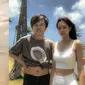 6 Editan Foto Pria Liburan Bersama Artis Cewek di Pantai Ini Bikin Ngakak (sumber: Instagram/srdesignart/victorahmadd)