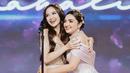 Pelantun Sisa Rasa itu juga menggunakan kesempatan itu untuk mengucapkan selamat ulang tahun secara langsung kepada Ashanty. Di atas panggung, Mahalini dan Ashanty saling berpelukan. Dalam keterangan unggahan, penyanyi jebolan Indonesian Idol itu mengucapkan "Happy birthday bunda". (Liputan6.com/IG/@mahaliniraharja)