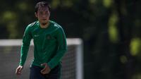 Bek Persija, Gunawan Dwi Cahyo, mengikuti sesi latihan perdananya bersama Timnas Indonesia di Sekolah Pelita Harapan, Karawaci, Sabtu (29/10/2016). (Bola.com/Vitalis Yogi Trisna)
