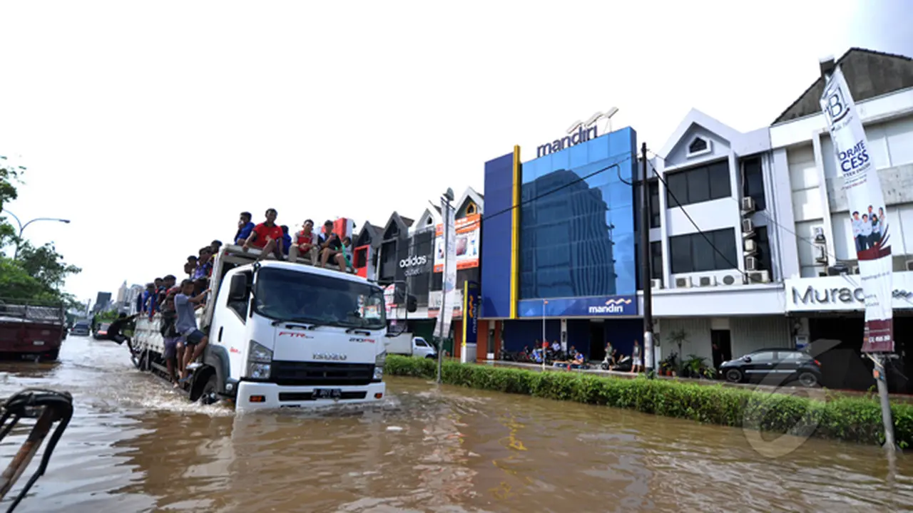 Dilanda Banjir, Berapa Kerugian Jakarta Menurut Kadin?