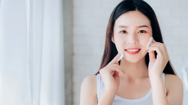 Tampil Poreless Seperti Artis Korea Bisa Kok! Begini Tips Makeup yang Bikin Pori-pori Terlihat Mulus