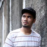 Persaingan industri musik semakin berat. Bahkan tidak mudah untuk merintis karir didunia tarik suara. Rapper Josua Matulessy atau yang biasa disapa JFlow merasakan beberapa kali  ditolak label. (Nurwahyunan/Bintang.com)