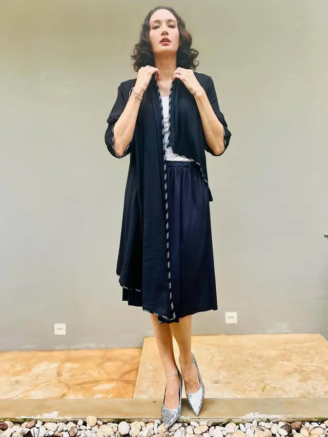 Gaya Trendy Feminin Kasual ala Nadine Chandrawinata (Instagram/@nadinelist)