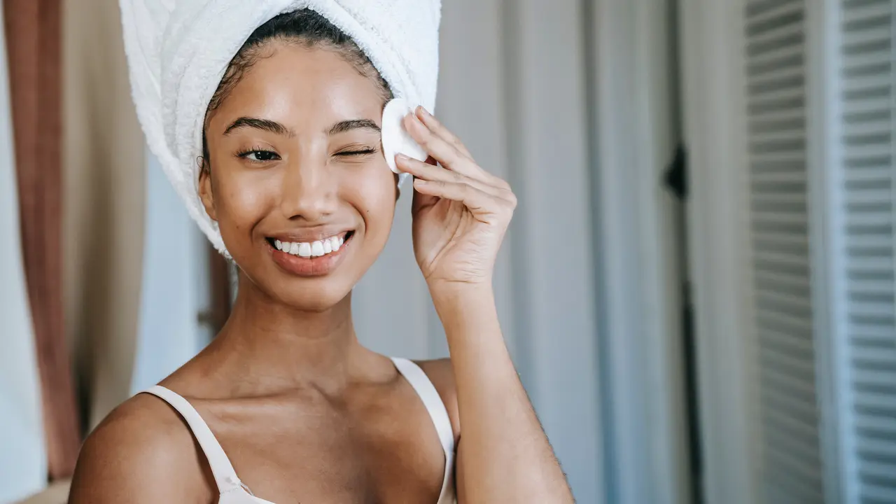 4 Langkah Mencuci Wajah yang Benar agar Efek Skincare Lebih Maksimal, Wajib Tahu!