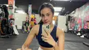 Usaha keras Anya Geraldine untuk mendapatkan tubuh ideal memang terbayar tuntas. Pemilik nama asli Nur Amalina Hayati, ini terlihat begitu menikmati momen ia usai berolahraga gym. Raut wajah bahagia Anya terlihat saat mirror selfie usai berolahraga. (Liputan6.com/IG/@anyageraldine)