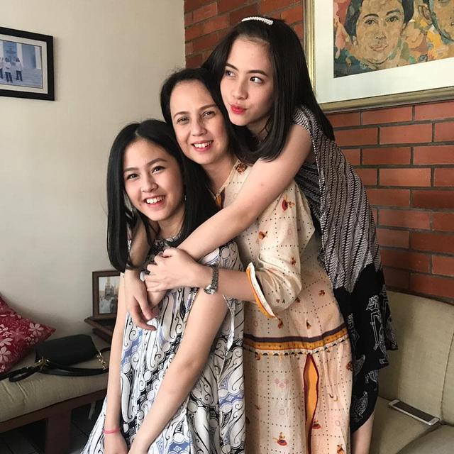 Bak Kakak Beradik, Ini 5 Potret Adhisty Zara dan Hasya Kyla Bersama Ibunda