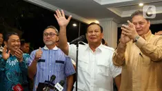 Bakal Calon Presiden dari Koalisi Indonesia Maju, Prabowo Subianto (ketiga kiri) usai saat mengumumkan nama Bakal Calon Wakil Presiden yang akan diusung di Rumah Kertanegara, Jakarta, Minggu (22/10/2023). (Liputan6.com/Herman Zakharia)