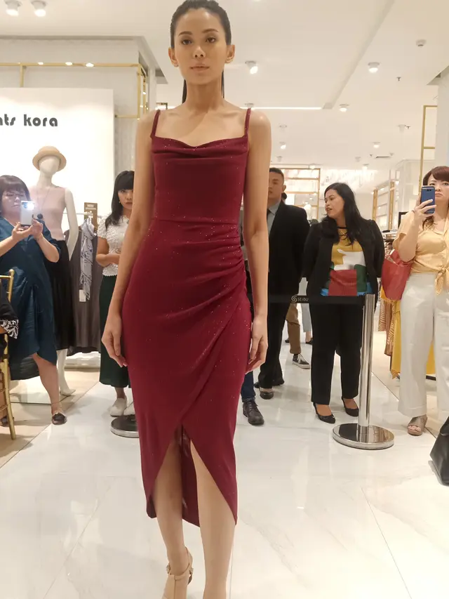 Cantiknya Pilihan Koleksi Outfit Minimalis Kallula dan Mawar Eva