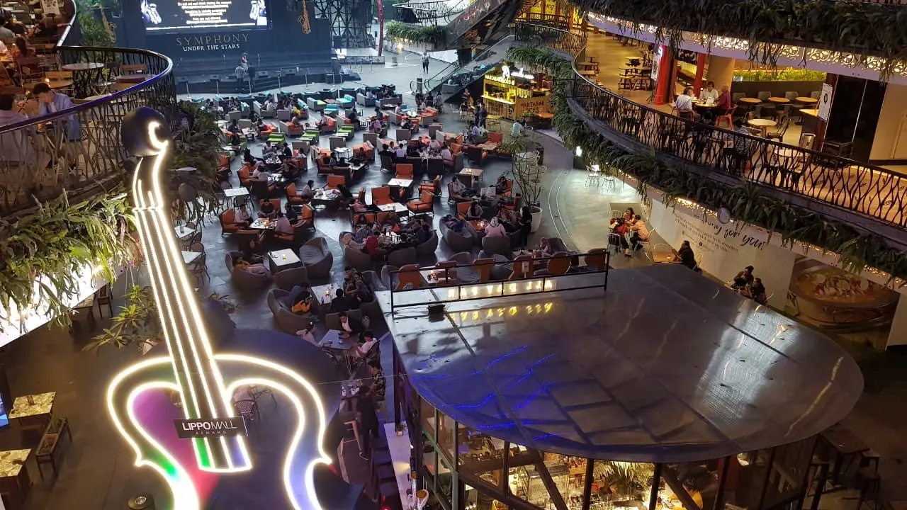 Orkestra Berkelas Bawakan Lagu Soundtrack Film di Pusat Perbelanjaan