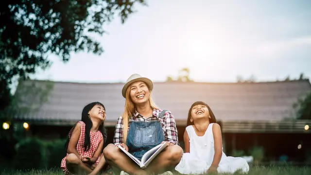 6 Tips Seru Menghabiskan Waktu Bersama Anak Saat Liburan di Rumah dengan Berkebun