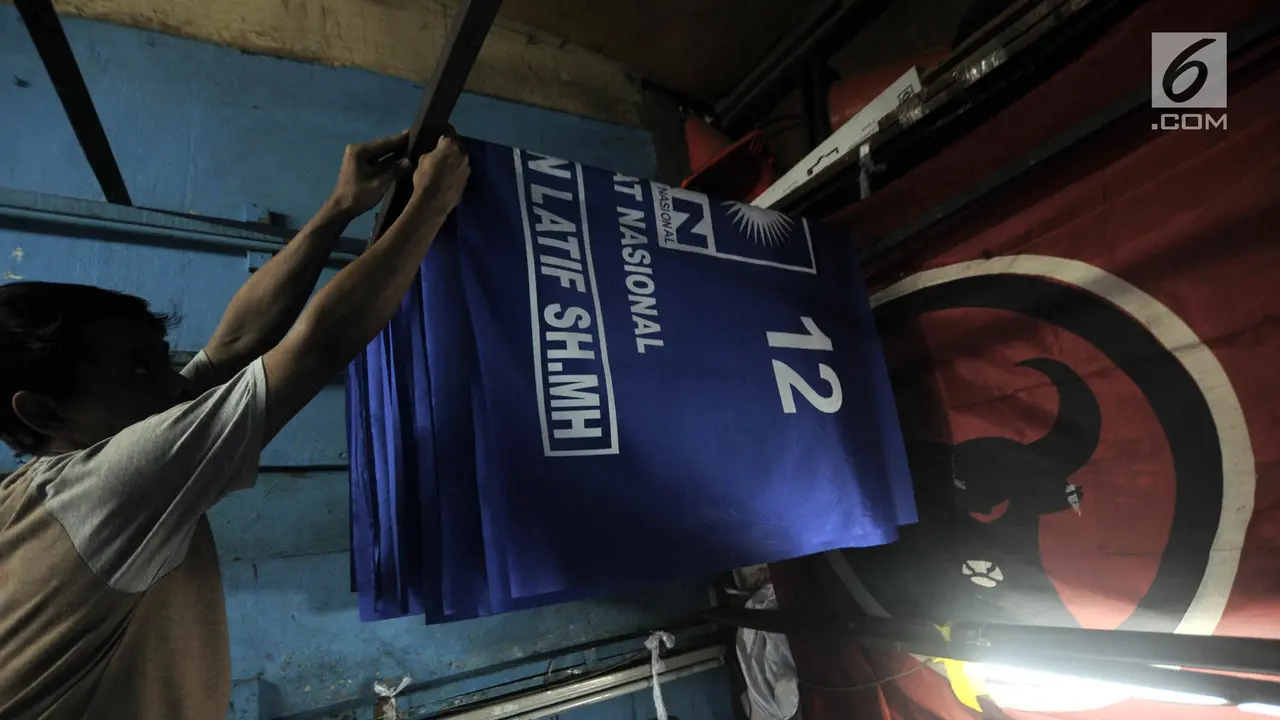 Berkah Tahun Politik Bagi Pengusaha Sablon Bendera Partai