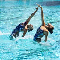 Aqua Yoga tidak hanya menyatukan gerakan yoga dengan terapi air, tetapi juga memberikan ketenangan batin. Suasana rileks yang tercipta dari gerakan lembut dalam air membuat pikiran lebih tenang, tubuh lebih fleksibel, dan pernapasan menjadi lebih stabil. (foto/dok: freepik)