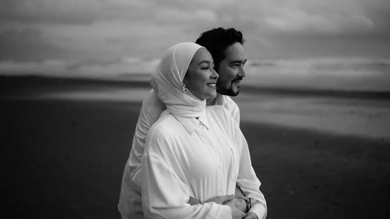 Potret mesra Aryani Fitriana dan Donny Michael bak masih pacaran