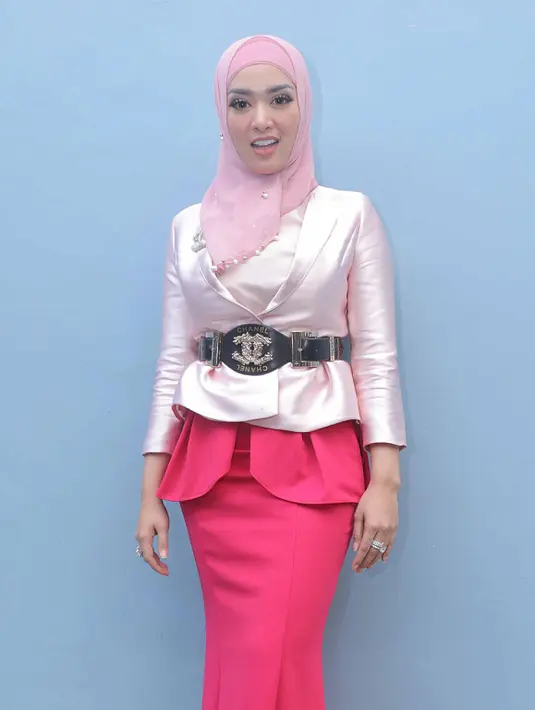 Dengan status barunya tersebut, Tiara mengaku lebih sabar. Setelah berbulan-bulan sebelumnya harus dihadapkan pada masalah rumah tangganya. Kini, ia lebih memilih menatap masa depan yang lebih baik lagi. (Nurwahyunan/Bintang.com)