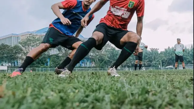 7 Potret Latihan Persebaya Jelang Pertandingan Lawan Persib di Piala Presiden 2022