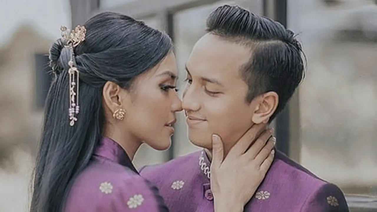[Bintang] Ge Pamungkas Lamar Anastasia Herzigova