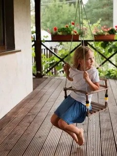 Ide Warna Lantai Teras Kayu 2026 yang Hangat dan Menarik (Foto: Freepik)