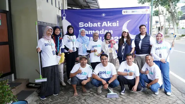 Telkom Perkuat Komitmen ESG, Sobat Aksi BUMN 2025 Salurkan Santunan dan Sembako di Desa Karangploso