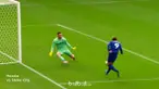 Tendangan bebas fantastis kaki kiri Marcos Alonso masuk deretan lima gol terbaik Chelsea sejauh ini di musim 2017-18. Bek kiri The Blues asal Spanyol itu mengirim bola melengkung yang masuk pojok bawah gawang lawan. Tembakan placing gokil Pedro Rodri...