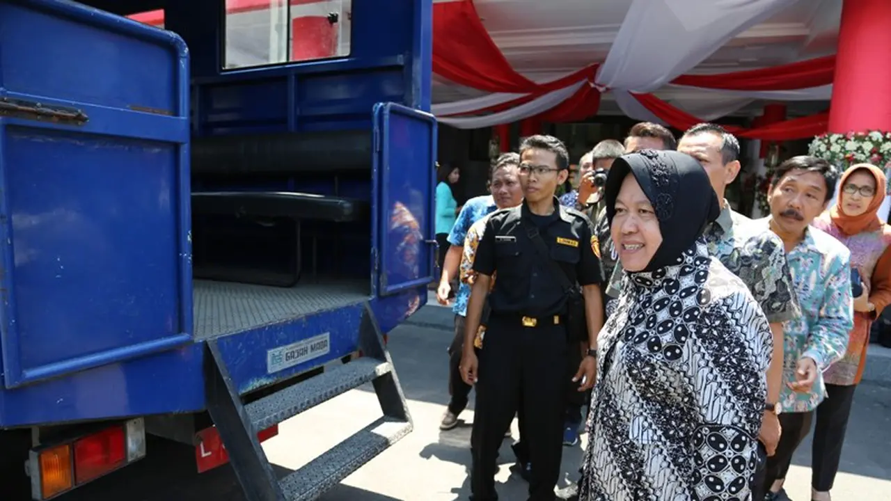 wali kota surabaya tri rismaharini