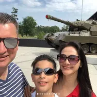 Maudy Koesnaedi bersama keluarga saat liburan ke Belanda (Instagram/@maudykoesnaedi)