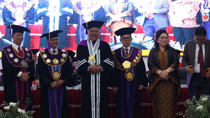 Gubernur Sulut Olly Dondokambey Penerima Pertama Gelar Doktor Honoris Causa dari Unsrat