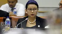 Menteri Luar Negeri (Menlu) Retno Lestari Marsudi melakukan Rapat Kerja (Raker) dengan Komisi I DPR RI, di Kompleks Parlemen Senayan, Jakarta, (9/2). Raker tersebut membahas Anggaran Kemenlu RI dalam ABPN 2016. (Liputan6.com/JohanTallo)