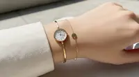 7 Model Gelang Emas 16 Karat untuk Dipakai Bersama Jam Tangan, Anti Ribet, Tetap Elegan