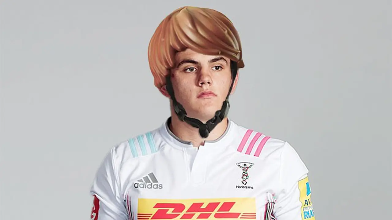 [Bintang] Kocak! Pakai Helm LEGO Ini Bikin Kamu Jadi Kayak Justin Bieber!