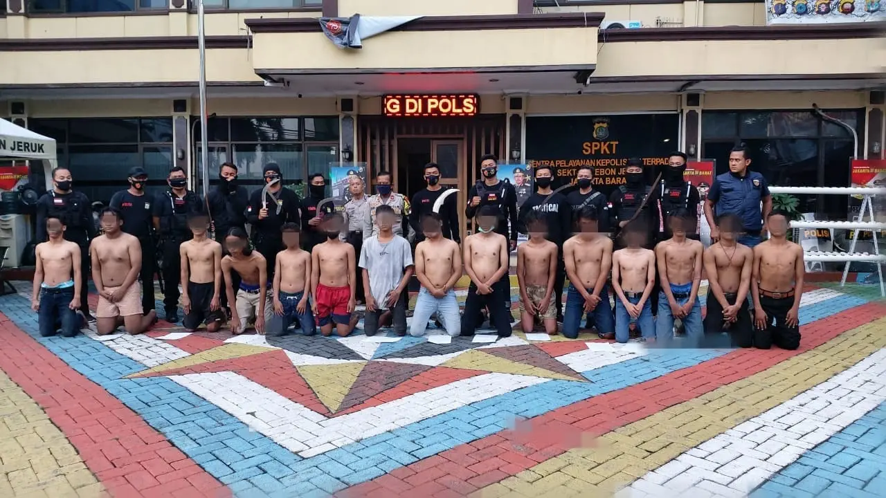 Polres Metro Jakarta Bara Mengamankan 13 Pemuda Akibat Tawuran